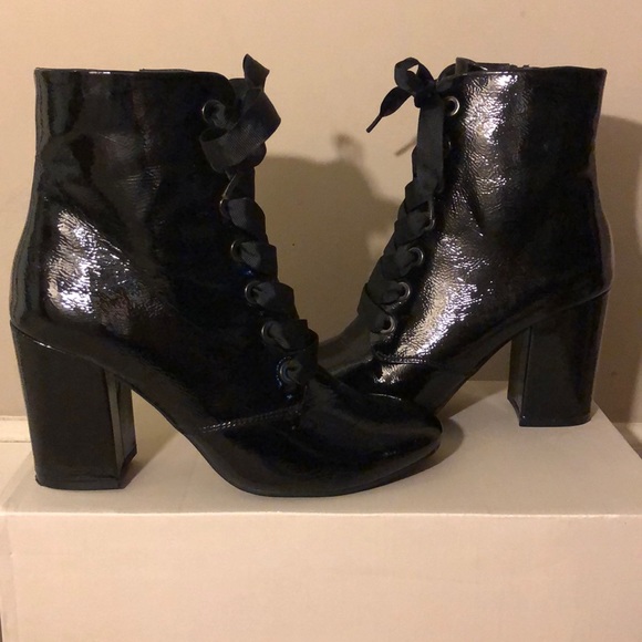 Reaction Kenneth Cole Lace-Up Booties - Picture 1 of 12